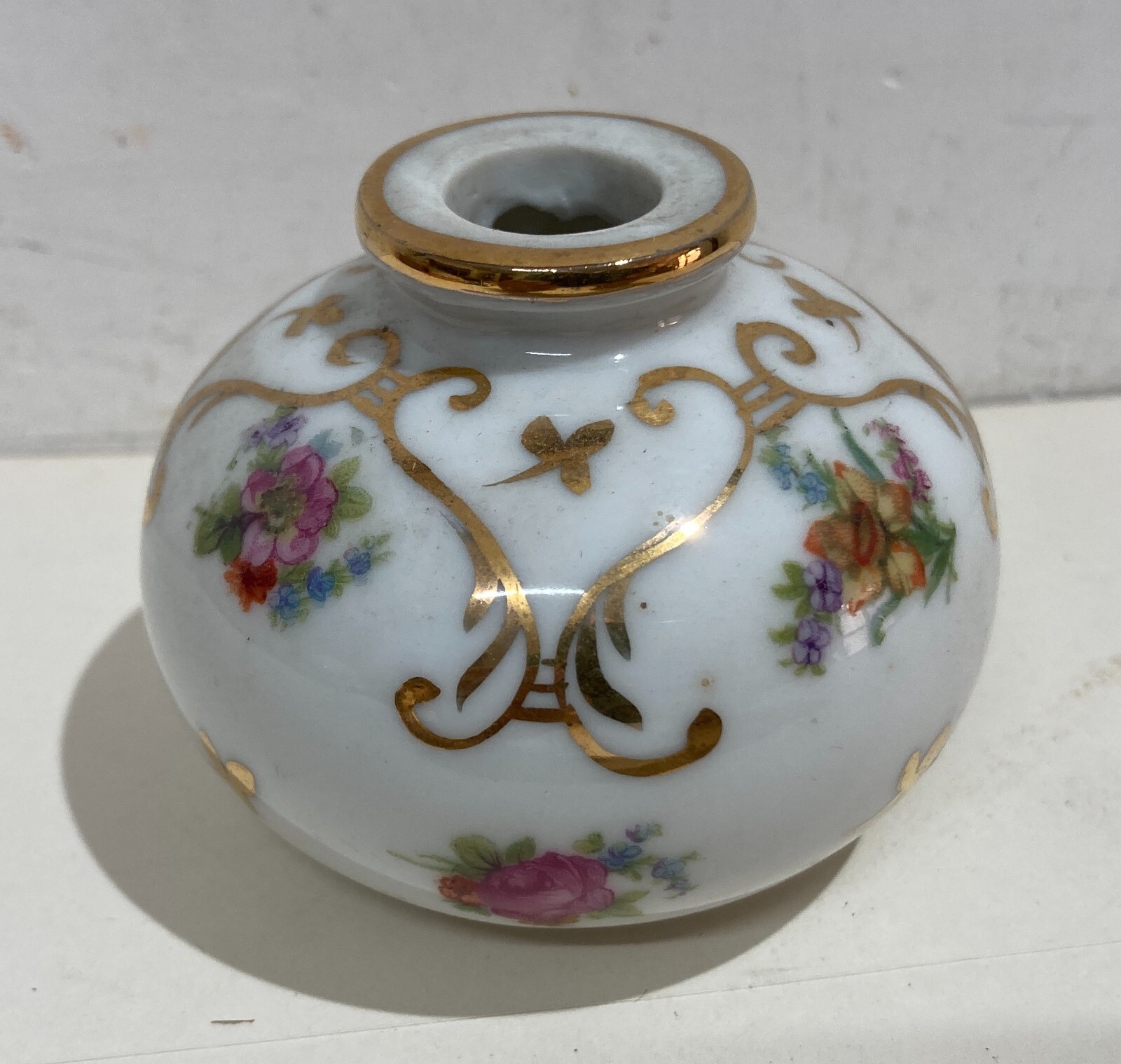Soprammobile Decorativo In Porcellana   Vasetto Floreale Con Dorature