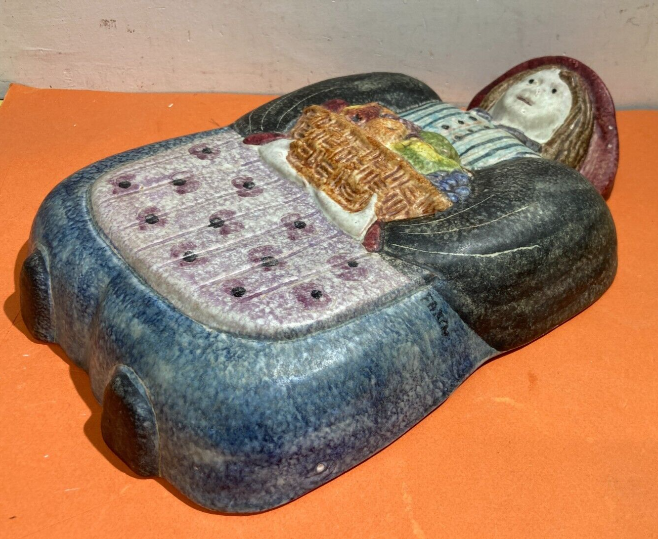 Ceramica Policroma Italica Ars   Figura Femminile Con Cesto Di Frutta