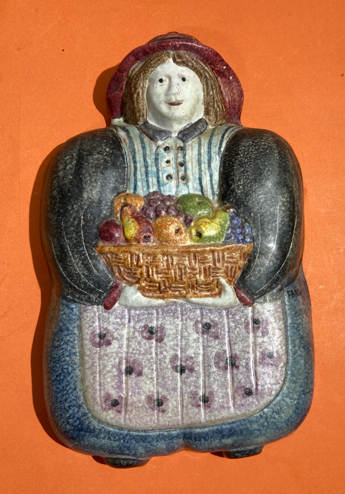 Ceramica Policroma Italica Ars   Figura Femminile Con Cesto Di Frutta