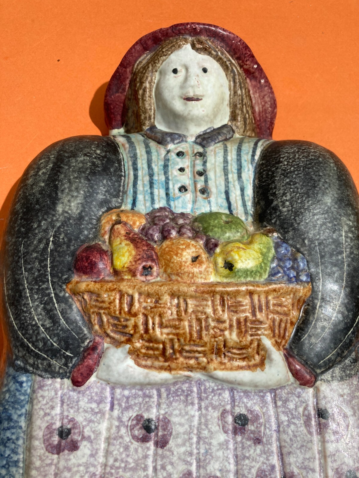 Ceramica Policroma Italica Ars   Figura Femminile Con Cesto Di Frutta