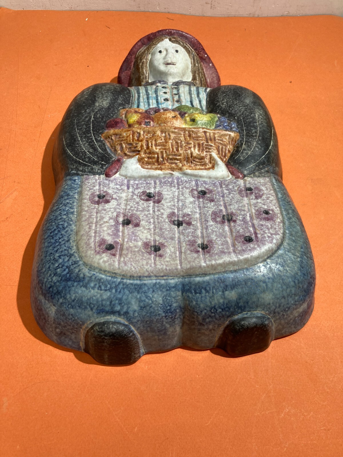 Ceramica Policroma Italica Ars   Figura Femminile Con Cesto Di Frutta