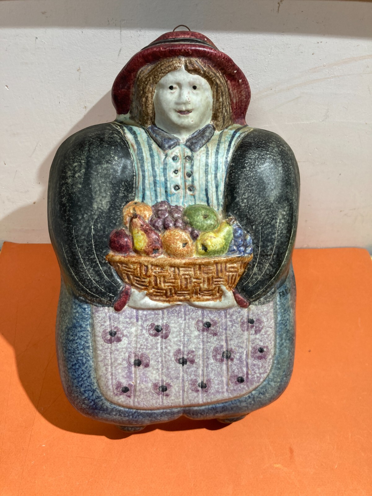 Ceramica Policroma Italica Ars   Figura Femminile Con Cesto Di Frutta