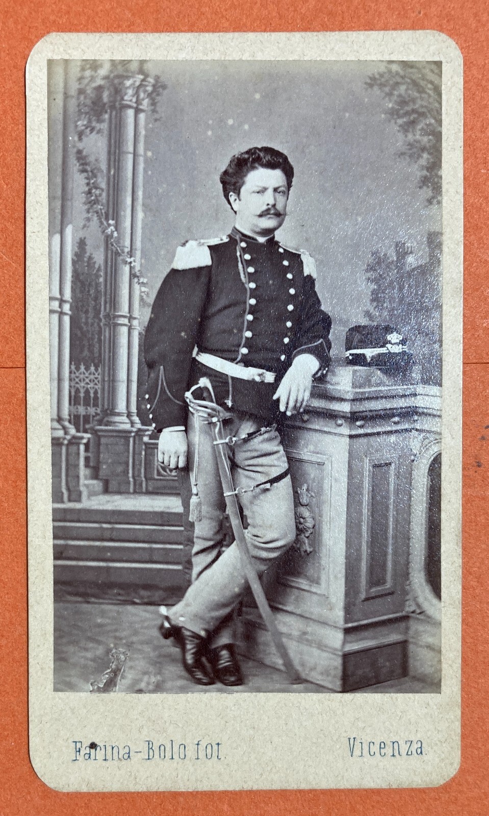 Ritratto Di Militare Con Berretto E Spada   Foto Originale Farina E Bolo