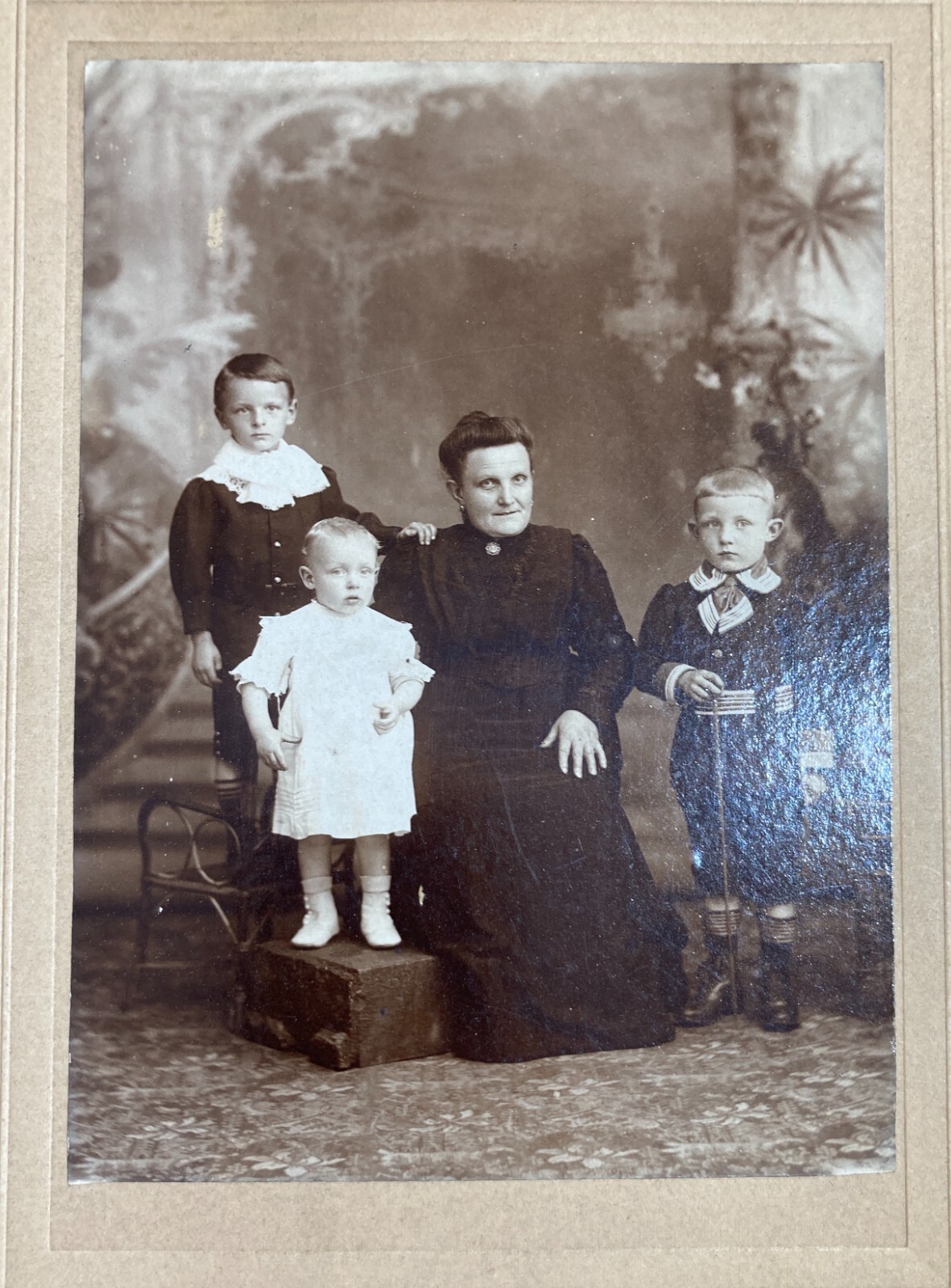 Fotografia Da Collezione: Foto Di Gruppo Familiare Dello Studio Chausteur