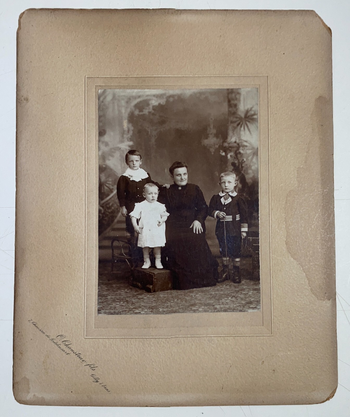 Fotografia Da Collezione: Foto Di Gruppo Familiare Dello Studio Chausteur