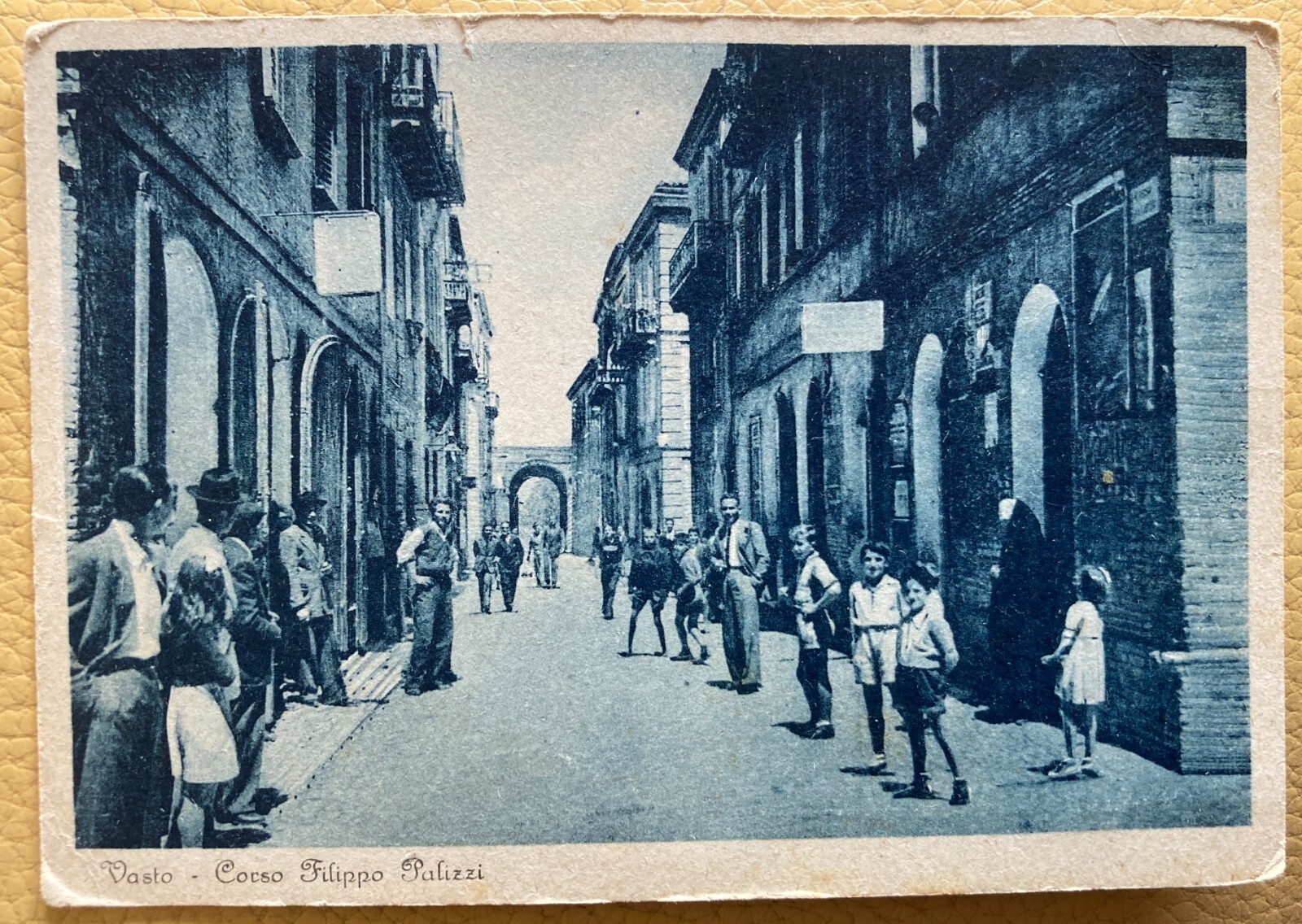 Abruzzo, Vasto, Corso Palizzi: Animatissima Veduta d'Epoca, Edizione Raspa, Cartolina