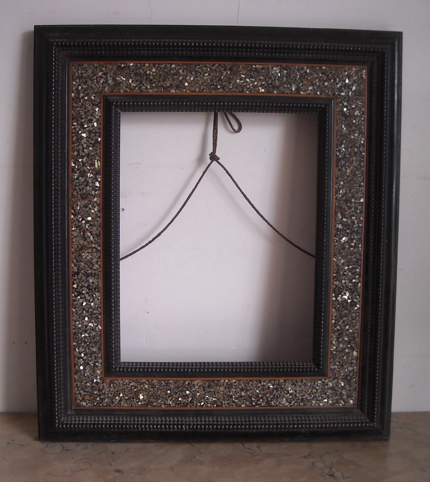 Antica Cornice Decorativa Con Intarsi In Madreperla