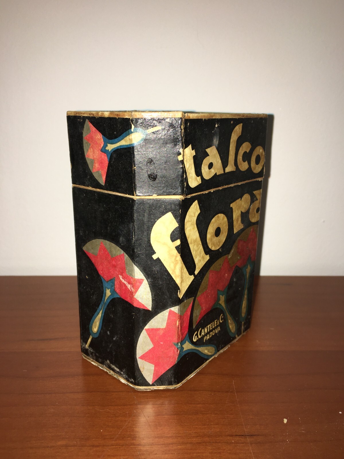 Talco Flora: Scatola Pubblicitaria Decorativa Di Gusto Futurista (Padova, Cantele)
