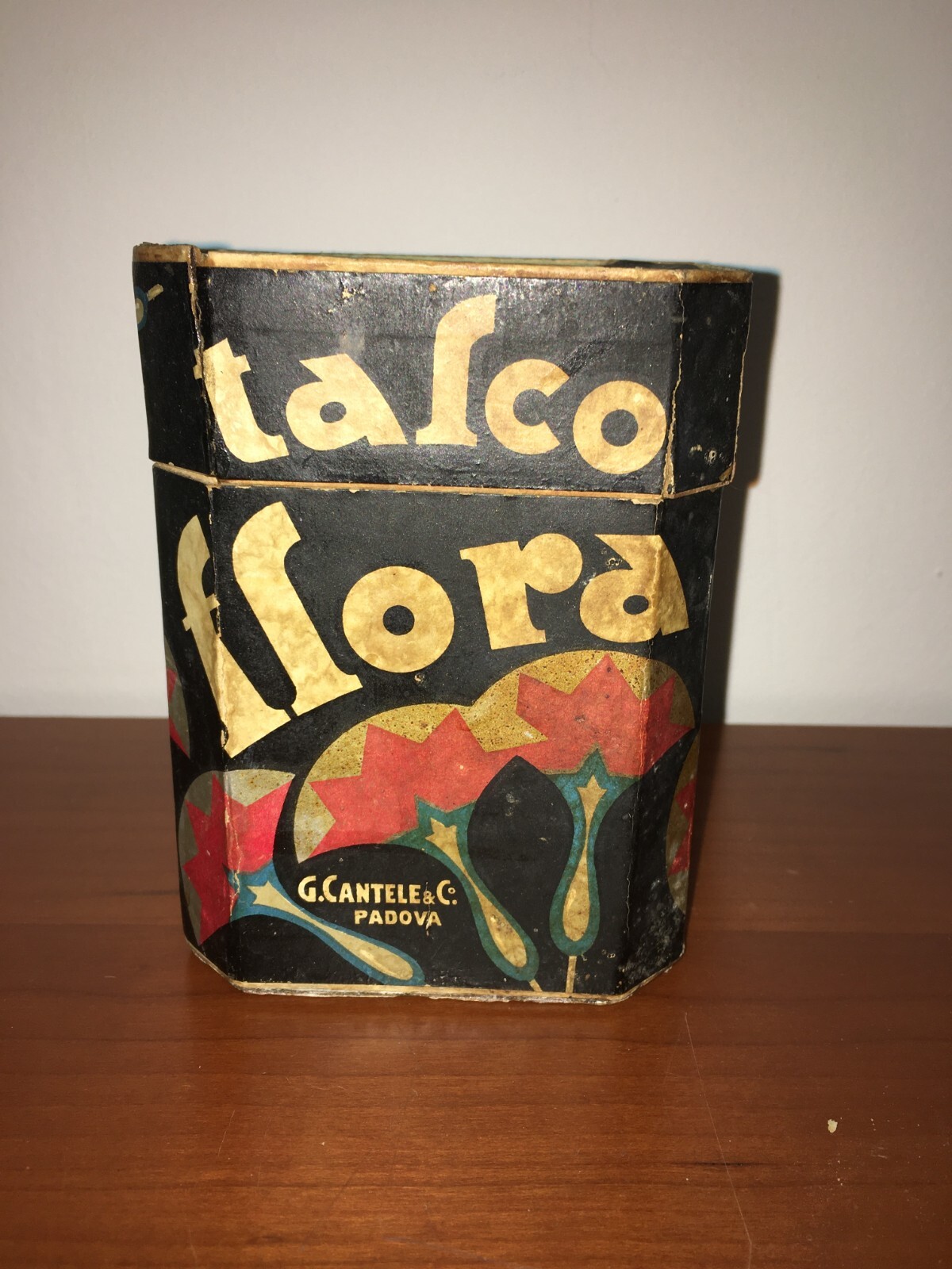Talco Flora: Scatola Pubblicitaria Decorativa Di Gusto Futurista (Padova, Cantele)