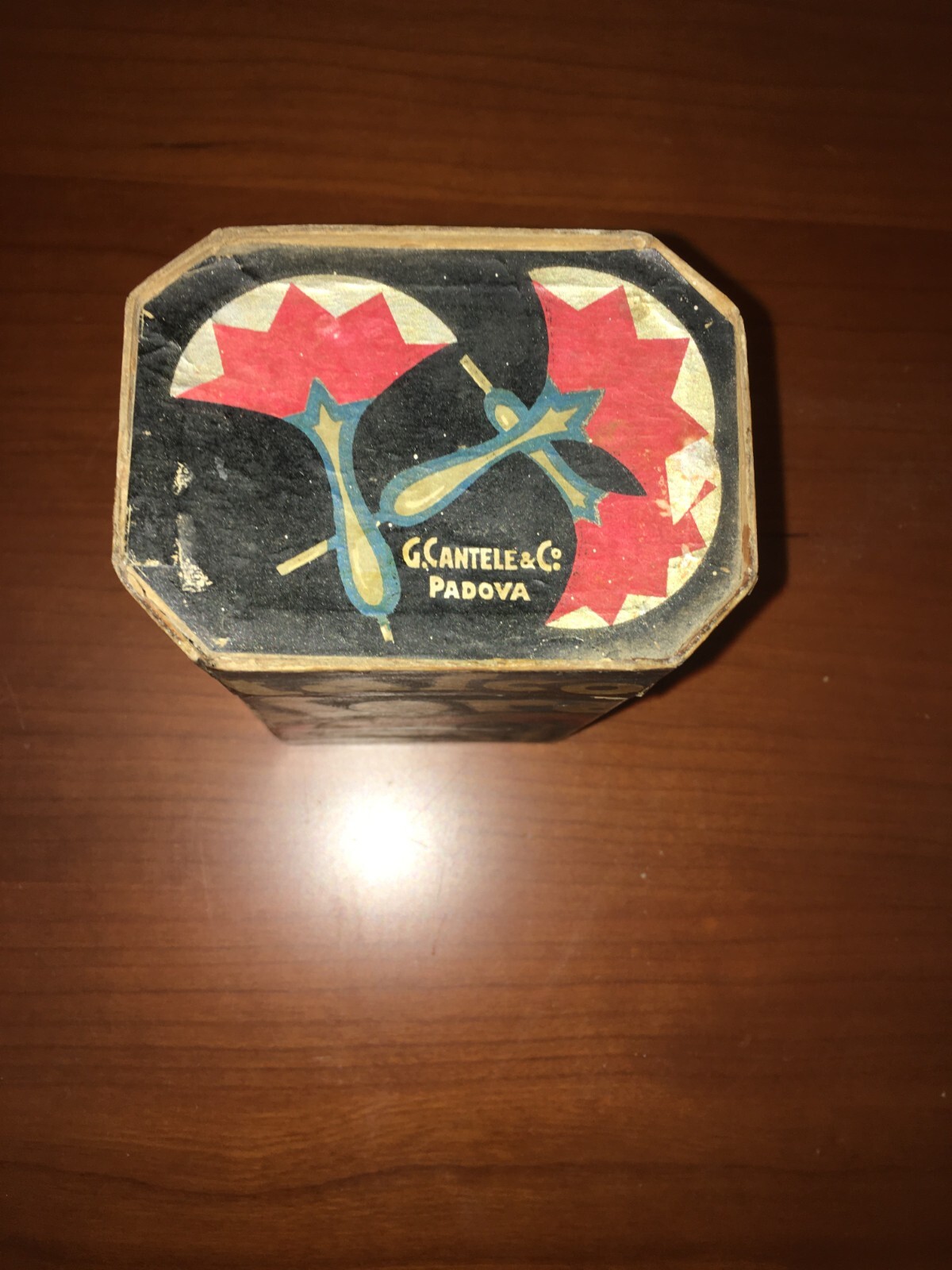 Talco Flora: Scatola Pubblicitaria Decorativa Di Gusto Futurista (Padova, Cantele)