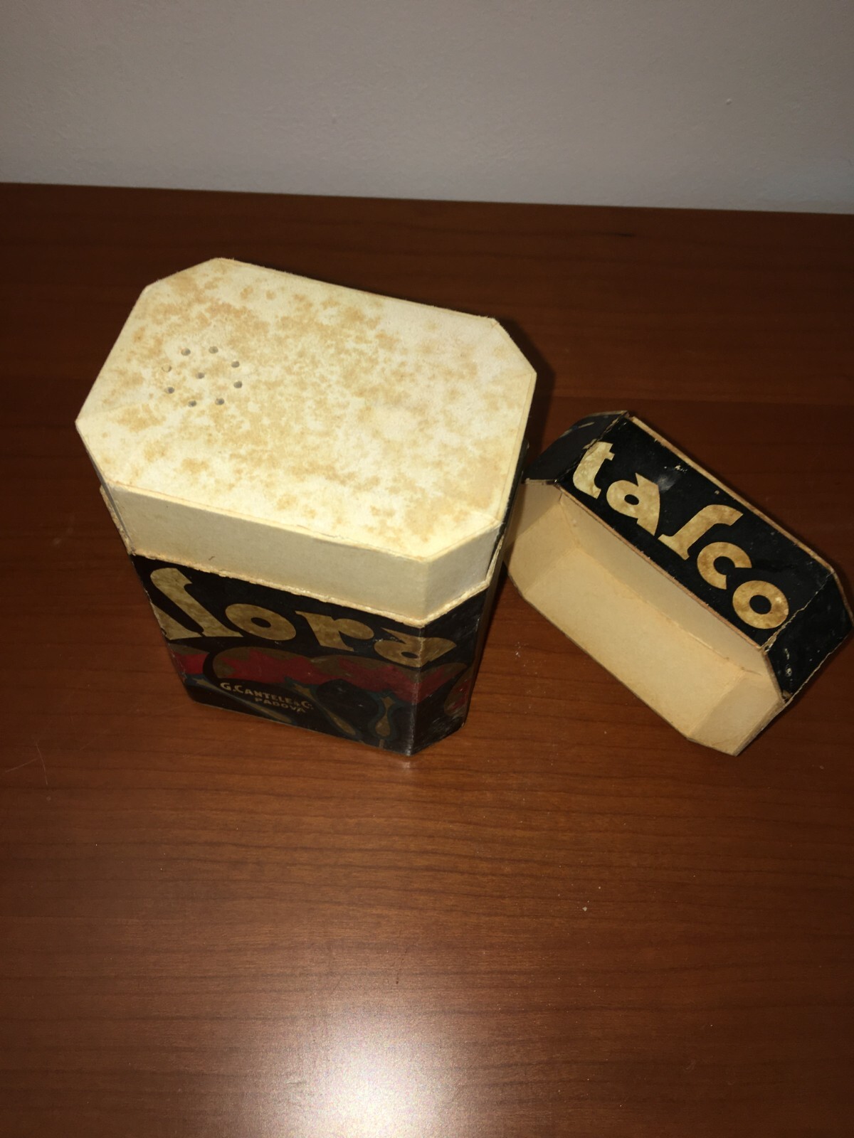 Talco Flora: Scatola Pubblicitaria Decorativa Di Gusto Futurista (Padova, Cantele)