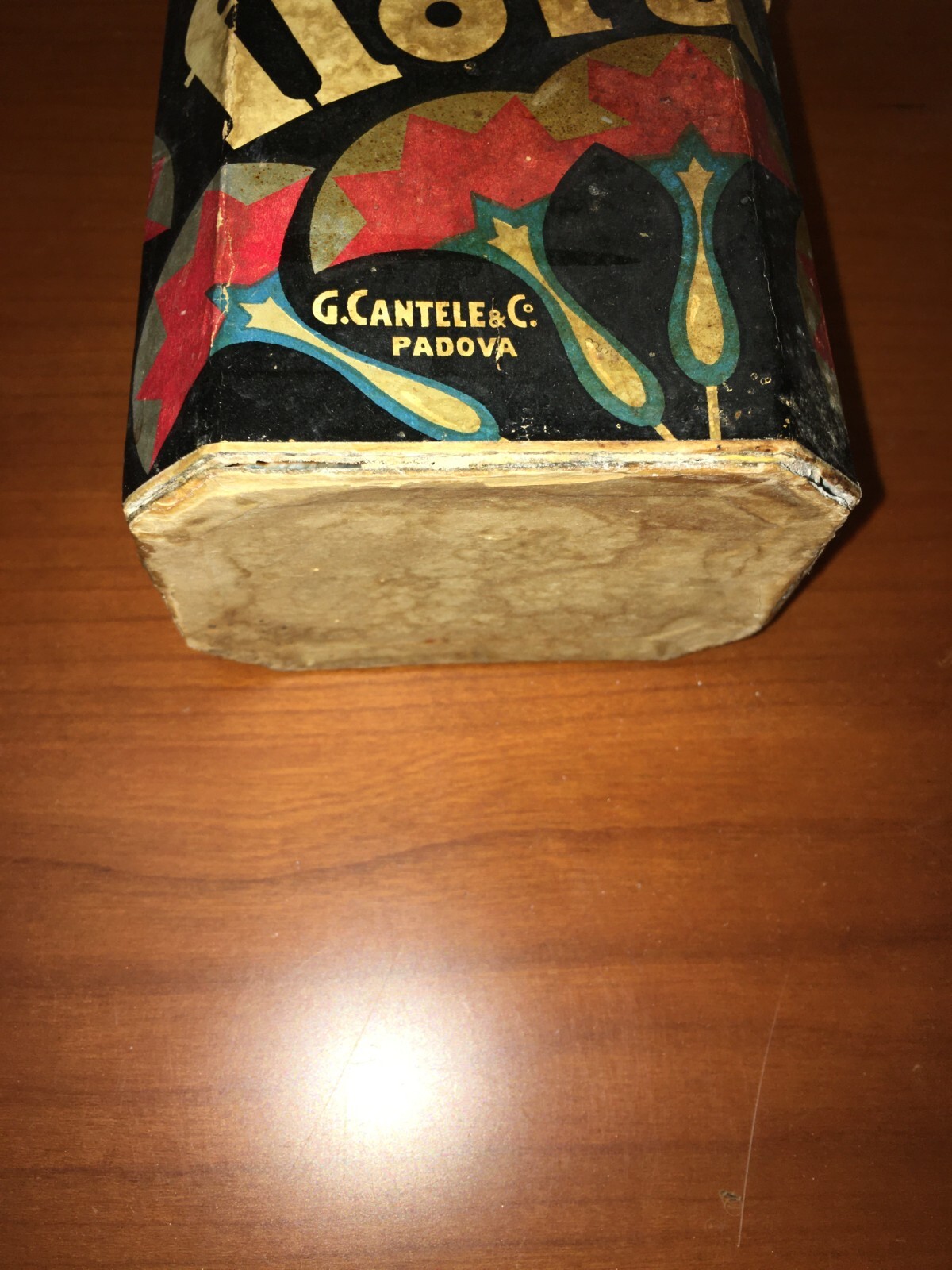 Talco Flora: Scatola Pubblicitaria Decorativa Di Gusto Futurista (Padova, Cantele)