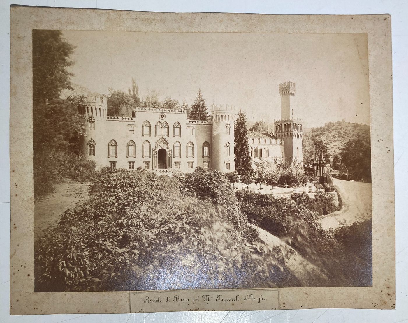 Architettura: Castello Del Roccolo A Saluzzo. Fotografia Di G. Bargis