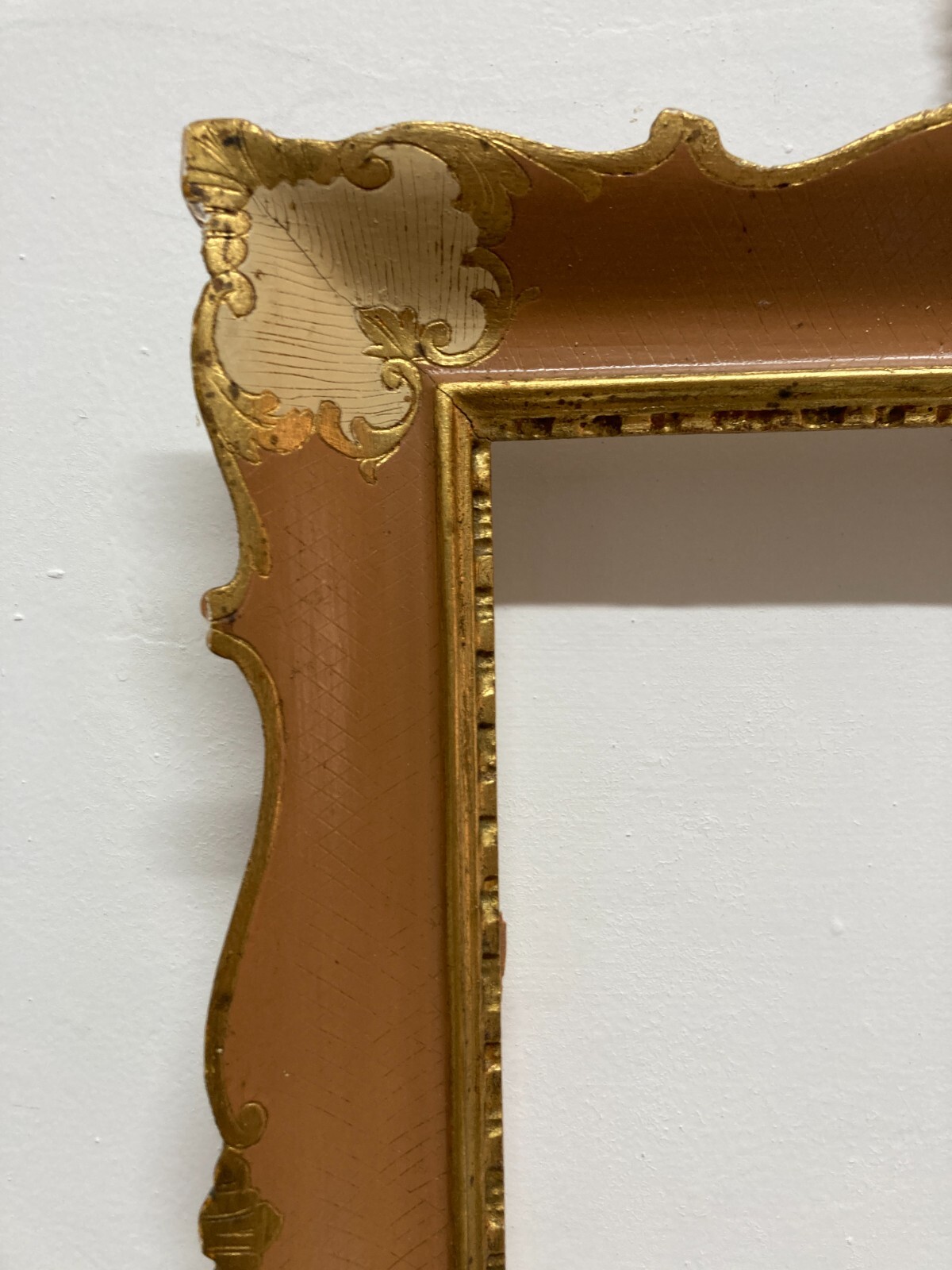 Cornice Decorativa d'Epoca In Legno Dorato E Laccato