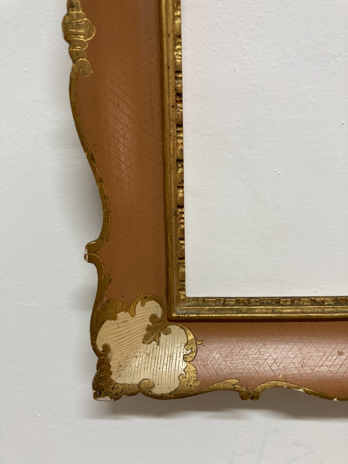 Cornice Decorativa d'Epoca In Legno Dorato E Laccato