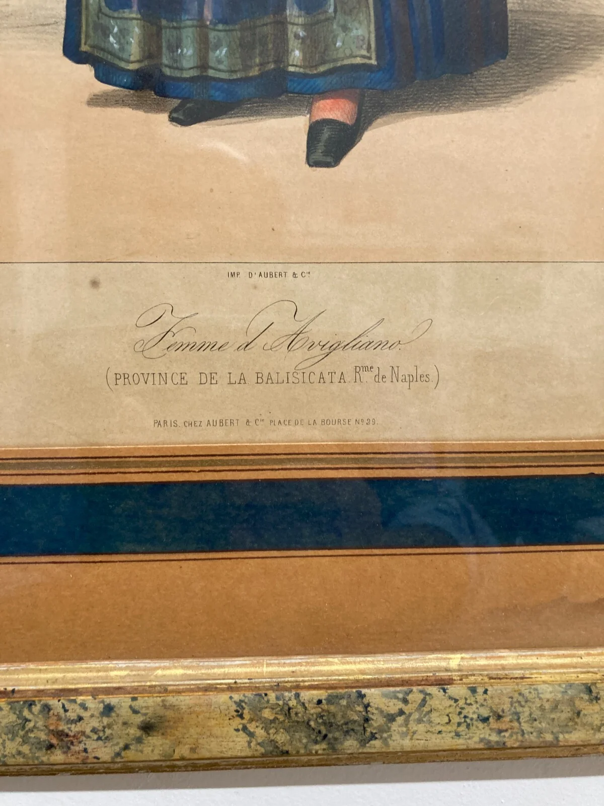 Donna di Avigliano, Basilicata: Costume Popolare e Tradizioni Lucane. Litografia a Colori.