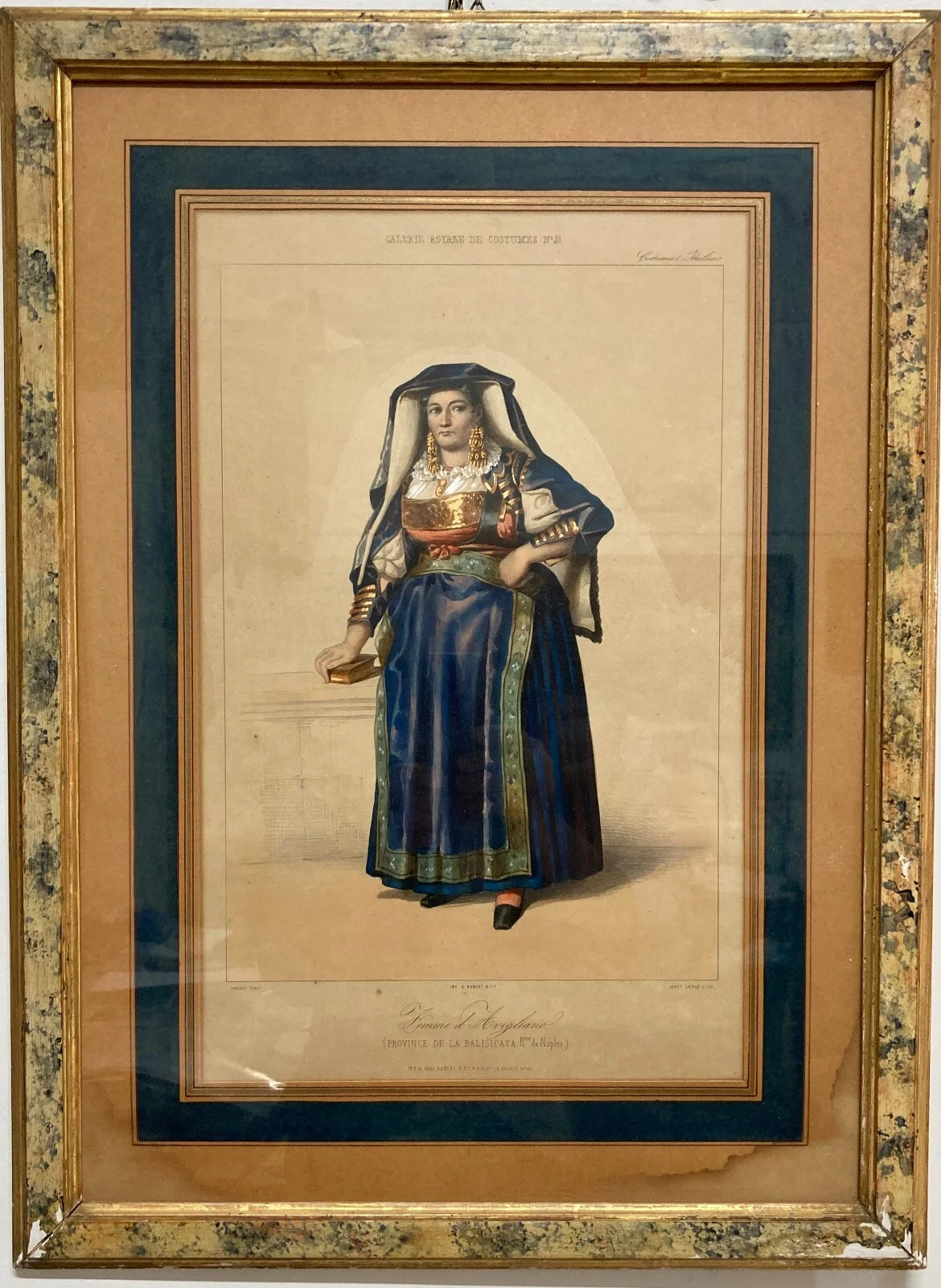 Donna di Avigliano, Basilicata: Costume Popolare e Tradizioni Lucane. Litografia a Colori.