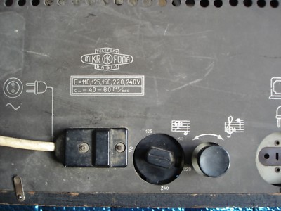 Radio Mikrofona MK 310: Apparecchio Radiofonico d'Epoca In Legno