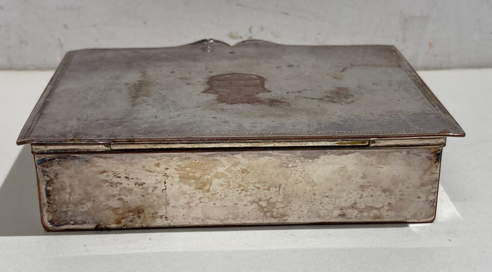 Araldica: Astuccio Decorativo Con Stemma Gentilizio In Metallo Argentato