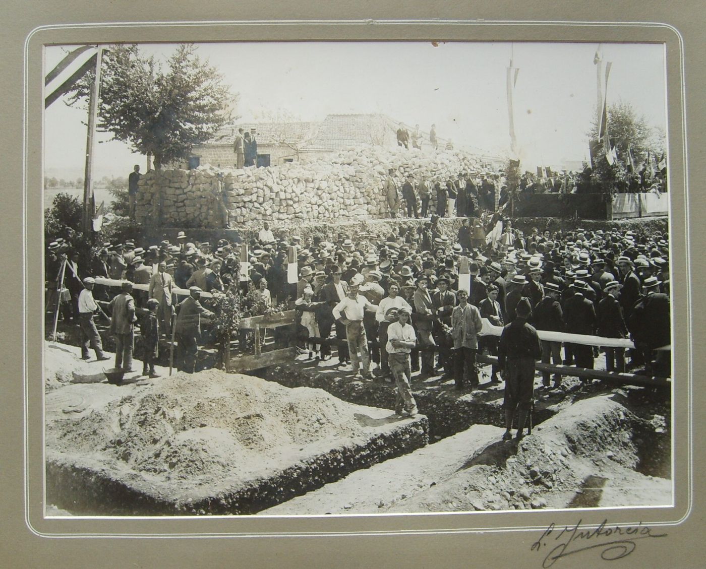 Grande Fotografia d'Epoca. Fotografo Intorcia. Veduta Animata Di Cerimonia Pubblica.