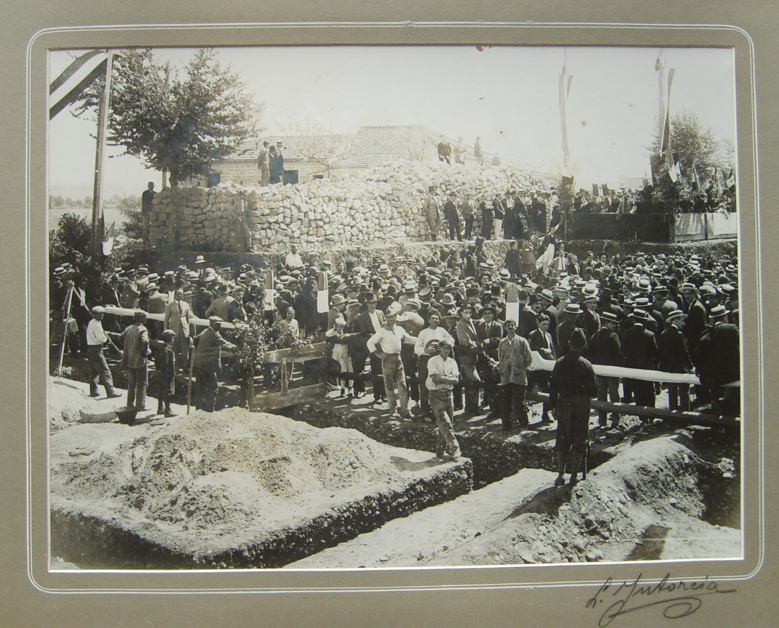 Grande Fotografia d'Epoca. Fotografo Intorcia. Veduta Animata Di Cerimonia Pubblica.