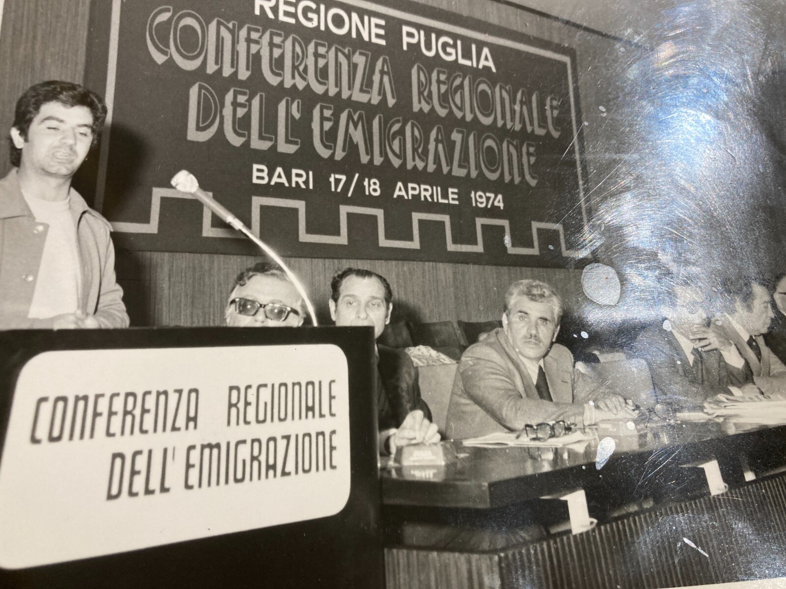 Puglia, Bari, Emigrazione. Conferenza Regionale, Foto d'Epoca, Fotografo Pupilla, 1974