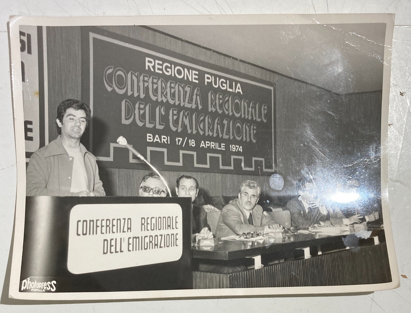 Puglia, Bari, Emigrazione. Conferenza Regionale, Foto d'Epoca, Fotografo Pupilla, 1974