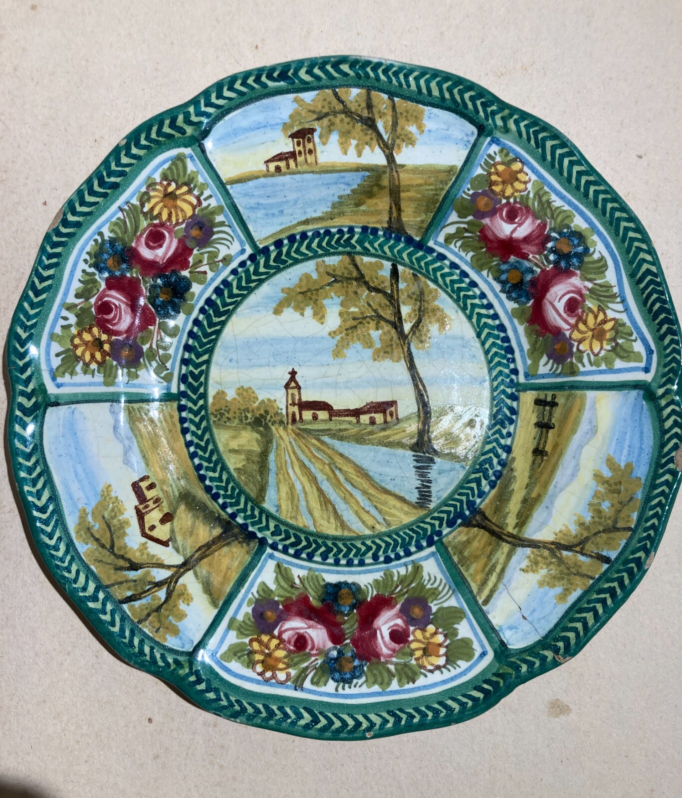 Piatto Decorativo In Ceramica Con Paesaggi E Decori Floreali, Ceramiche Bozzelli, Abruzzo