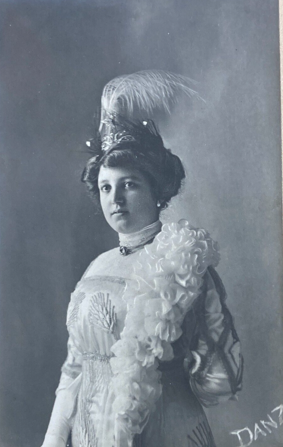 Ritratto Di Gentildonna. Antica Foto Cartolina. Danza. Forse Elena Di Montenegro.