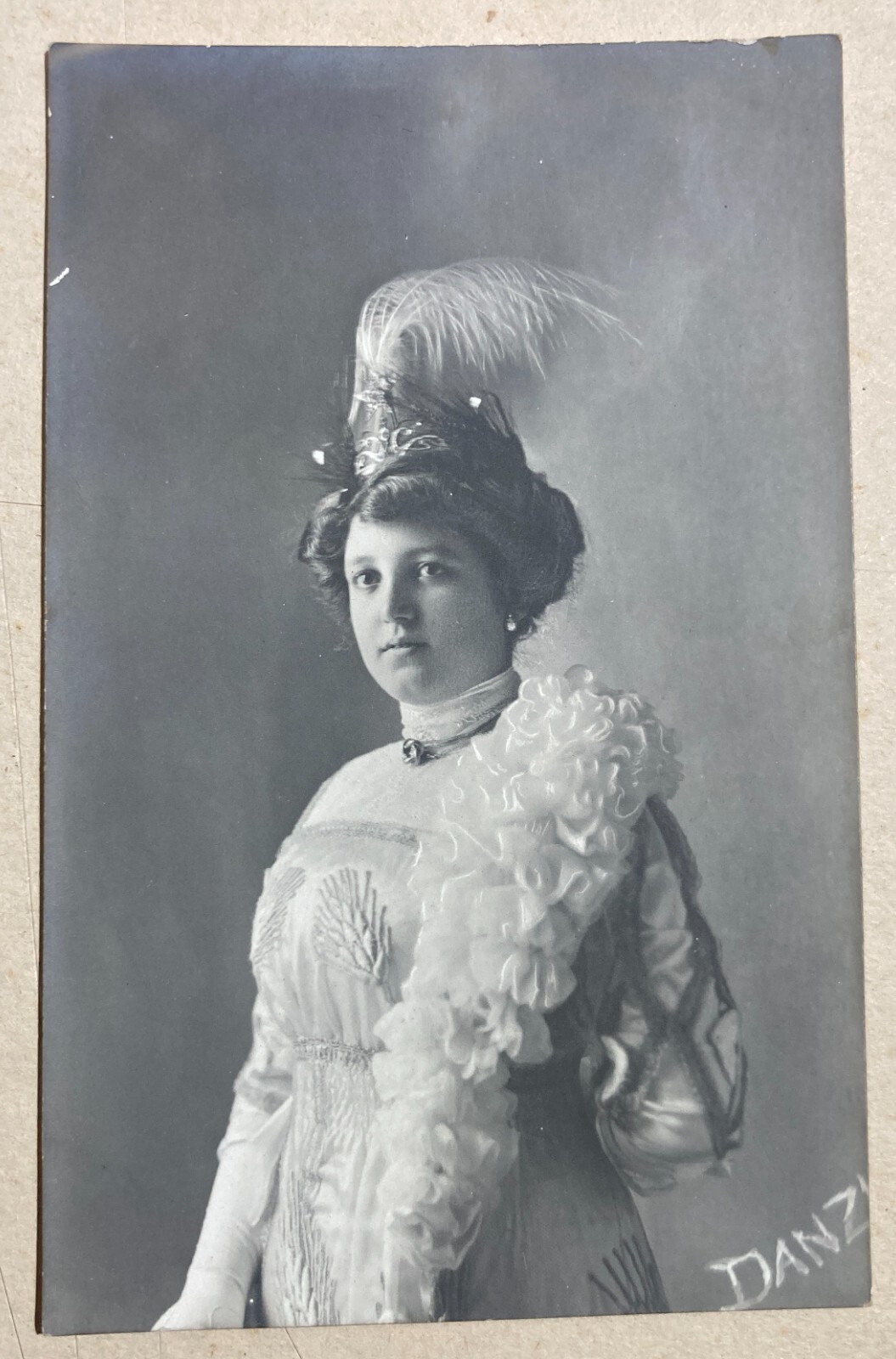 Ritratto Di Gentildonna. Antica Foto Cartolina. Danza. Forse Elena Di Montenegro.