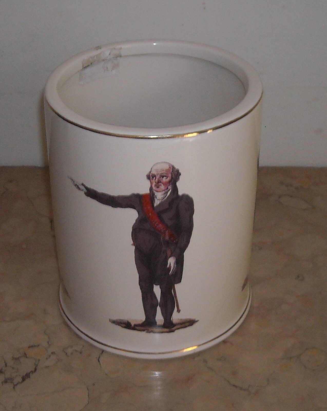 Massoneria: Vaso In Porcellana Con Simbologia E Gesti Identificativi