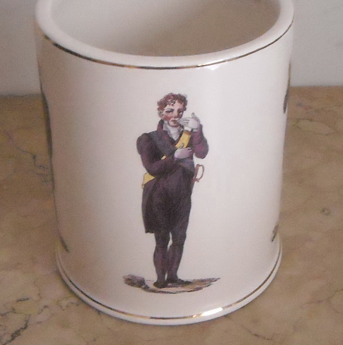 Massoneria: Vaso In Porcellana Con Simbologia E Gesti Identificativi