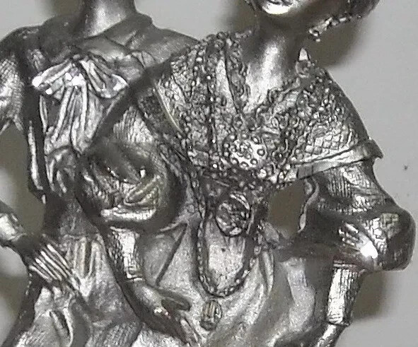 Puglia: Costumi Popolari E Oreficeria Del Gargano. Scultura In Peltro