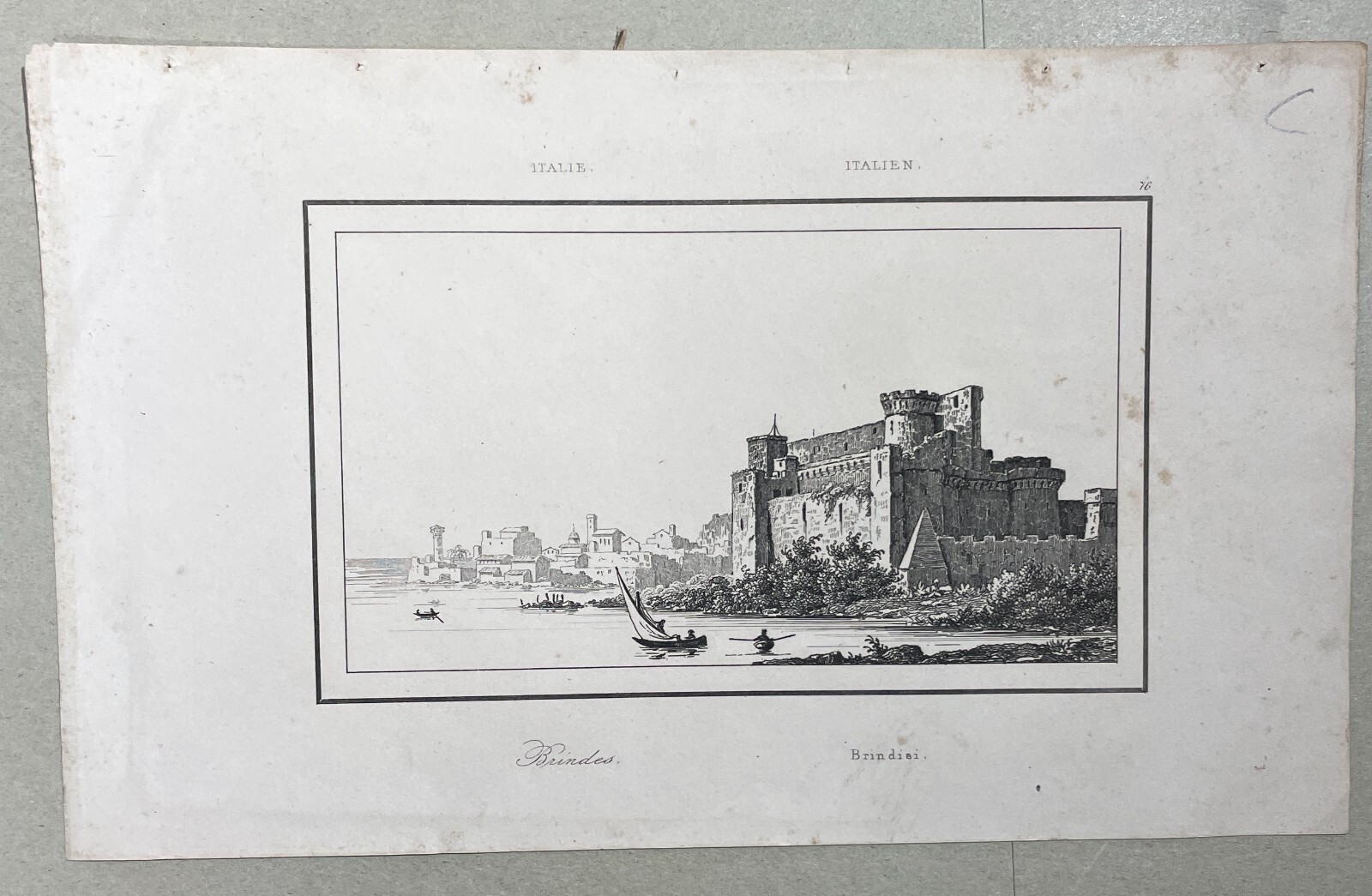 Puglia, Salento, Brindisi: Antica Veduta Portuale Con Castello E Barche In Mare