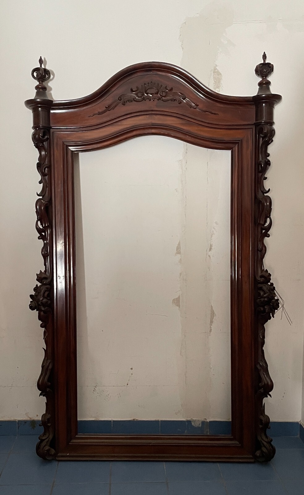 Grande Cornice Monumentale In Legno Intagliato, XIX Secolo
