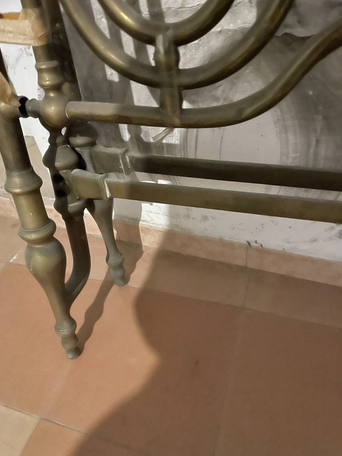 Arredamento d'Epoca: Antico Letto Matrimoniale In Ottone A Due Letti Distinti, XIX Secolo