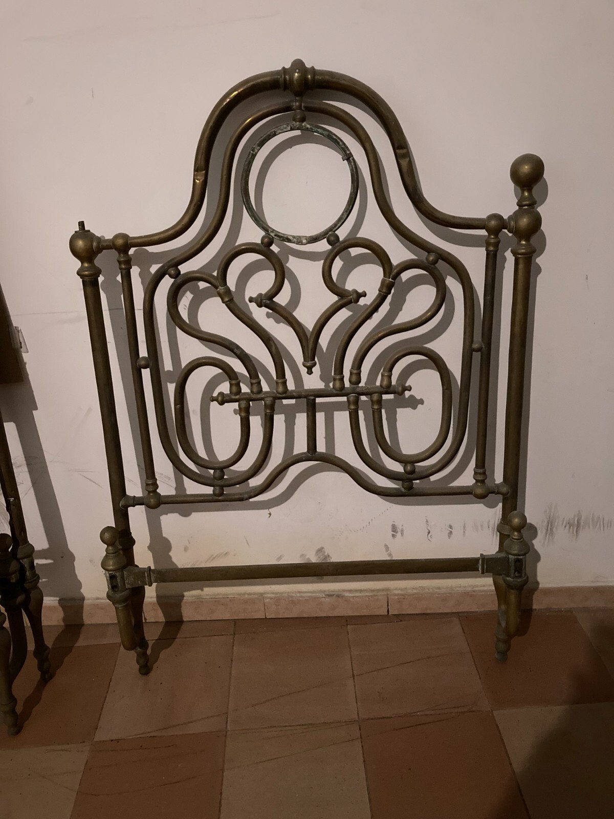 Arredamento d'Epoca: Antico Letto Matrimoniale In Ottone A Due Letti Distinti, XIX Secolo