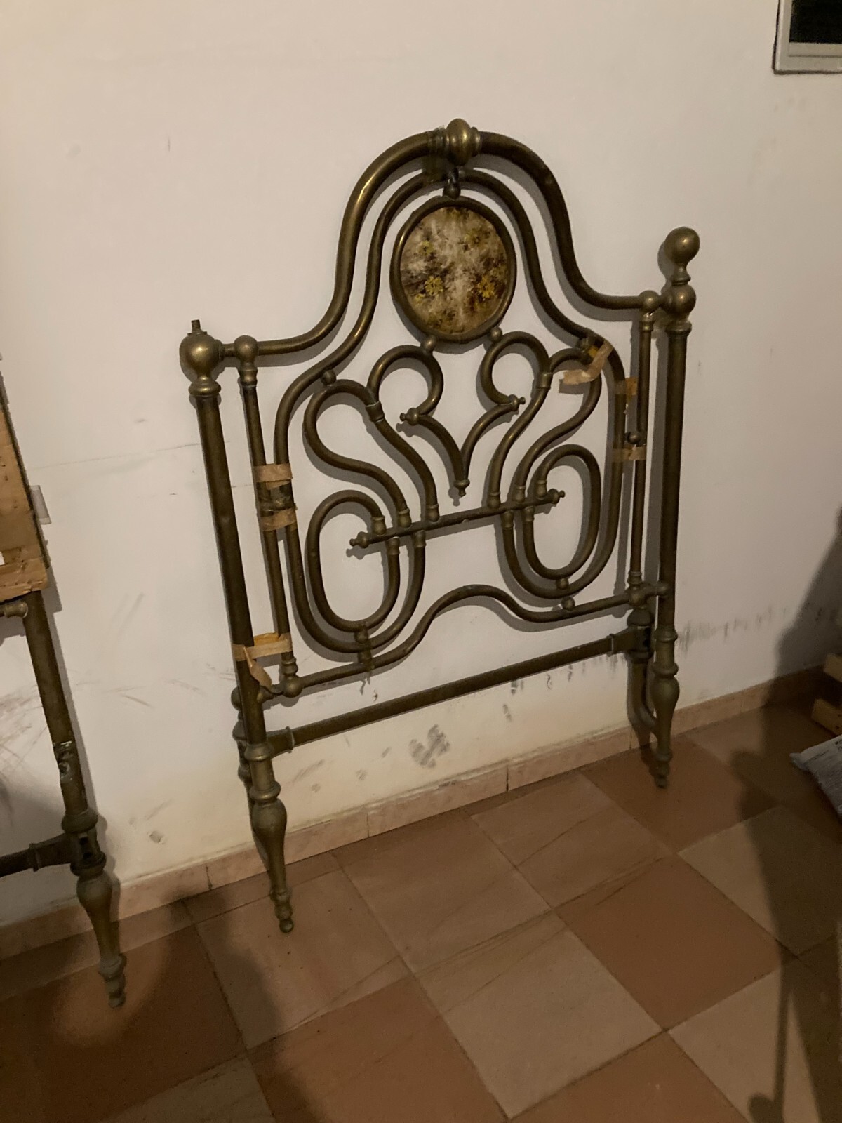 Arredamento d'Epoca: Antico Letto Matrimoniale In Ottone A Due Letti Distinti, XIX Secolo
