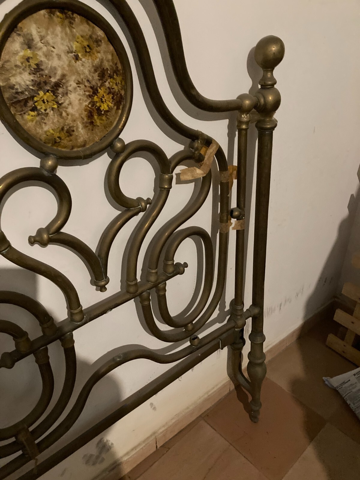 Arredamento d'Epoca: Antico Letto Matrimoniale In Ottone A Due Letti Distinti, XIX Secolo