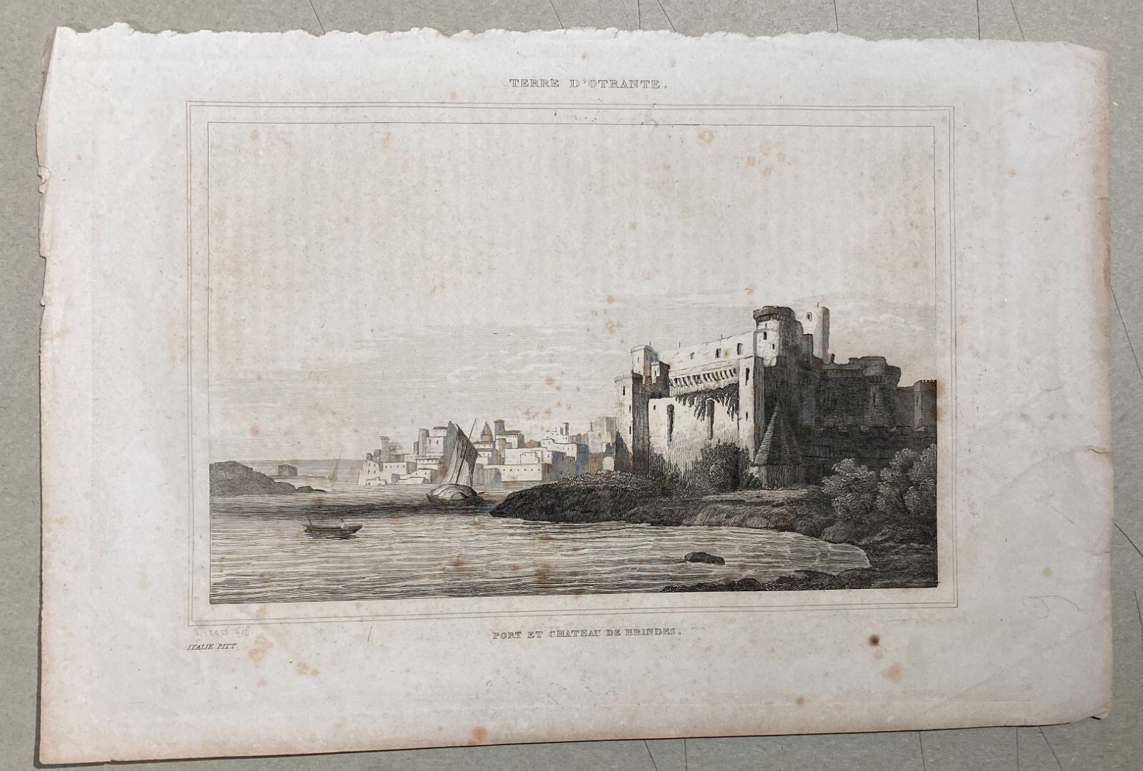Puglia, Salento, Brindisi: Antica Veduta Portuale Con Castello E Barche In Mare