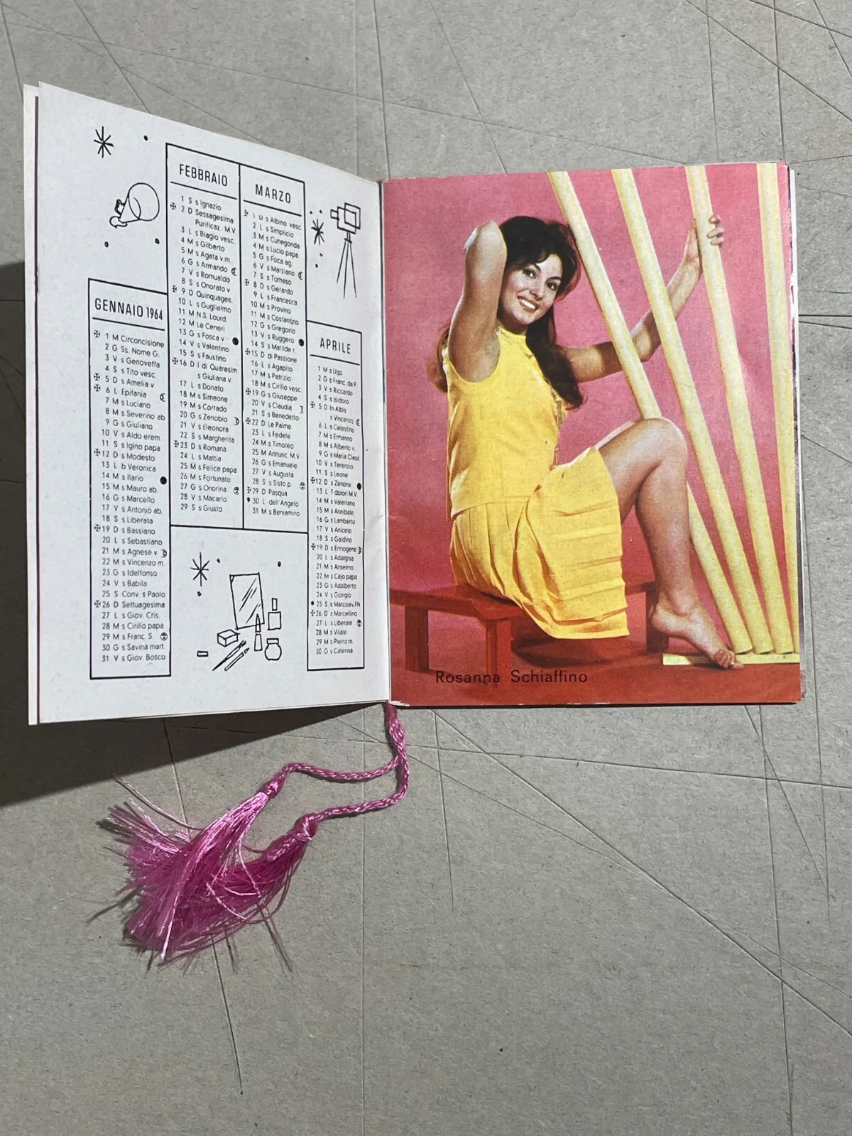 Cinema: Attrici Celebri, Barbieri e Puglia. Calendarietto Illustrato a Colori, 1964