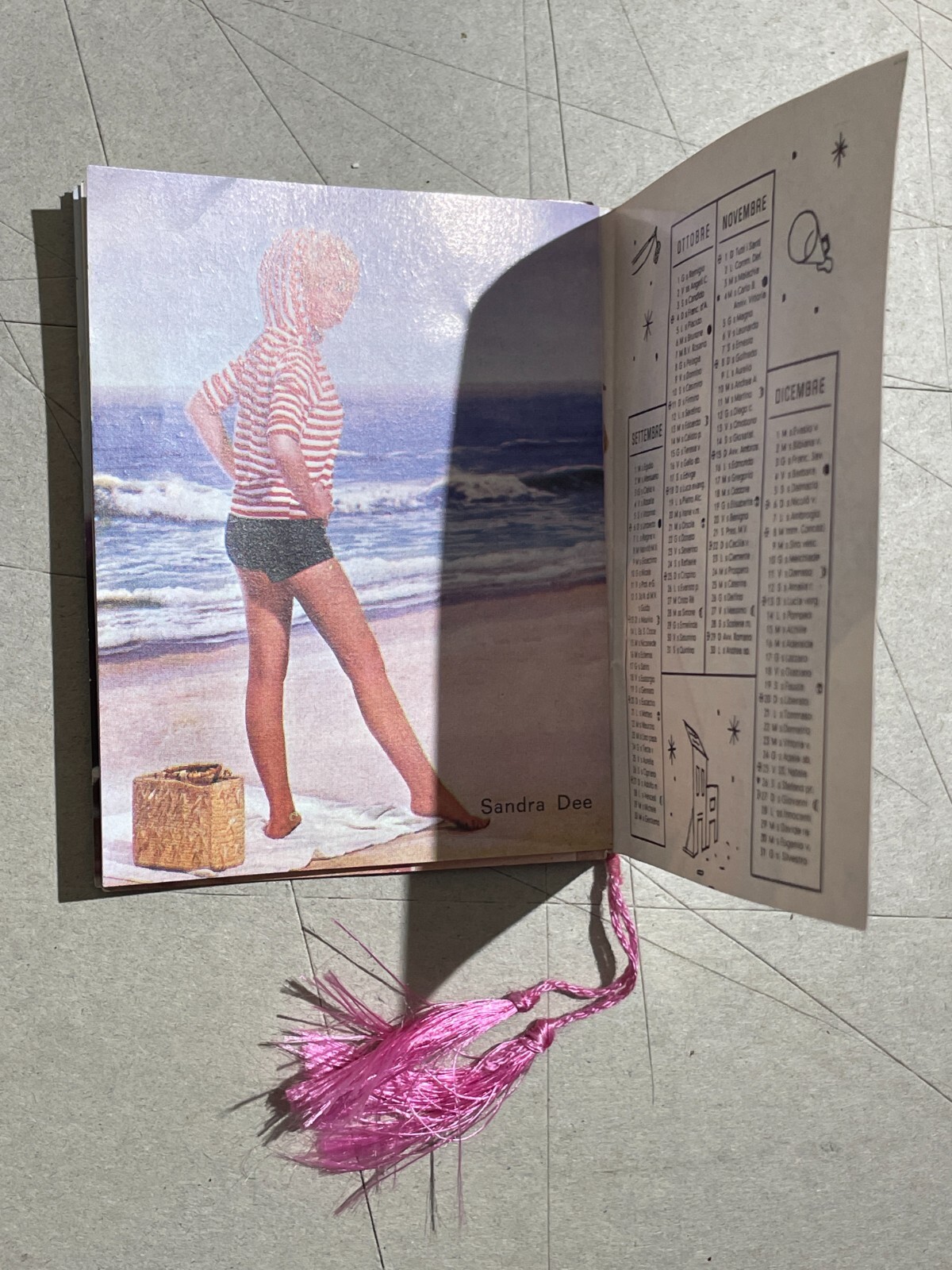 Cinema: Attrici Celebri, Barbieri E Puglia. Calendarietto Illustrato A Colori, 1964