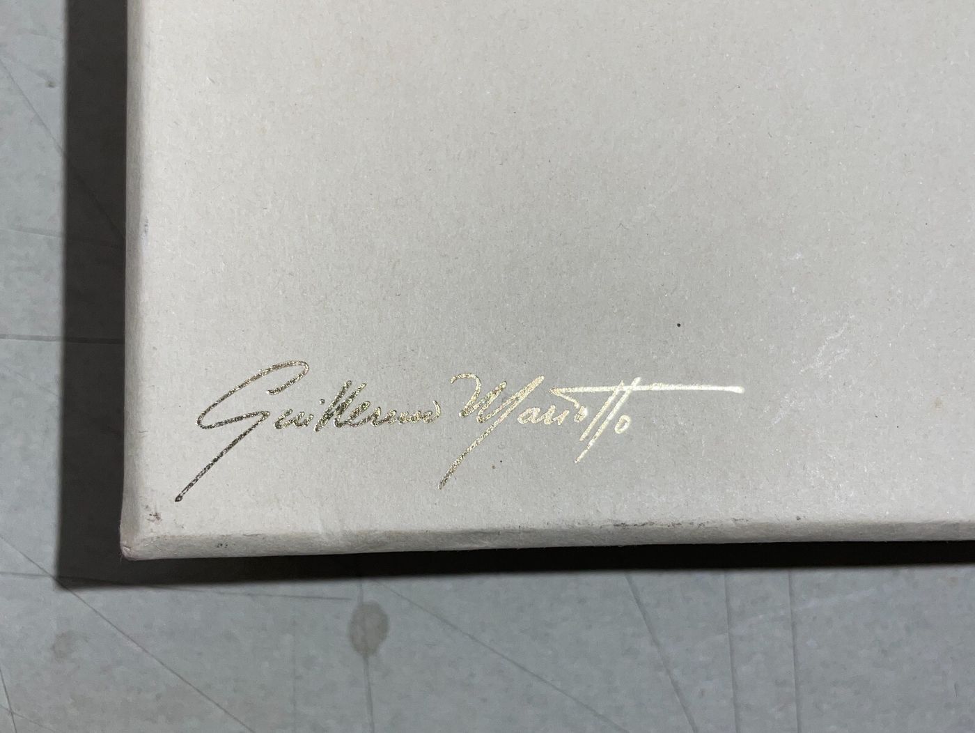 Guillermo Mariotto: Piattino Decorativo "Omnia Vincit Amor" In Porcellana