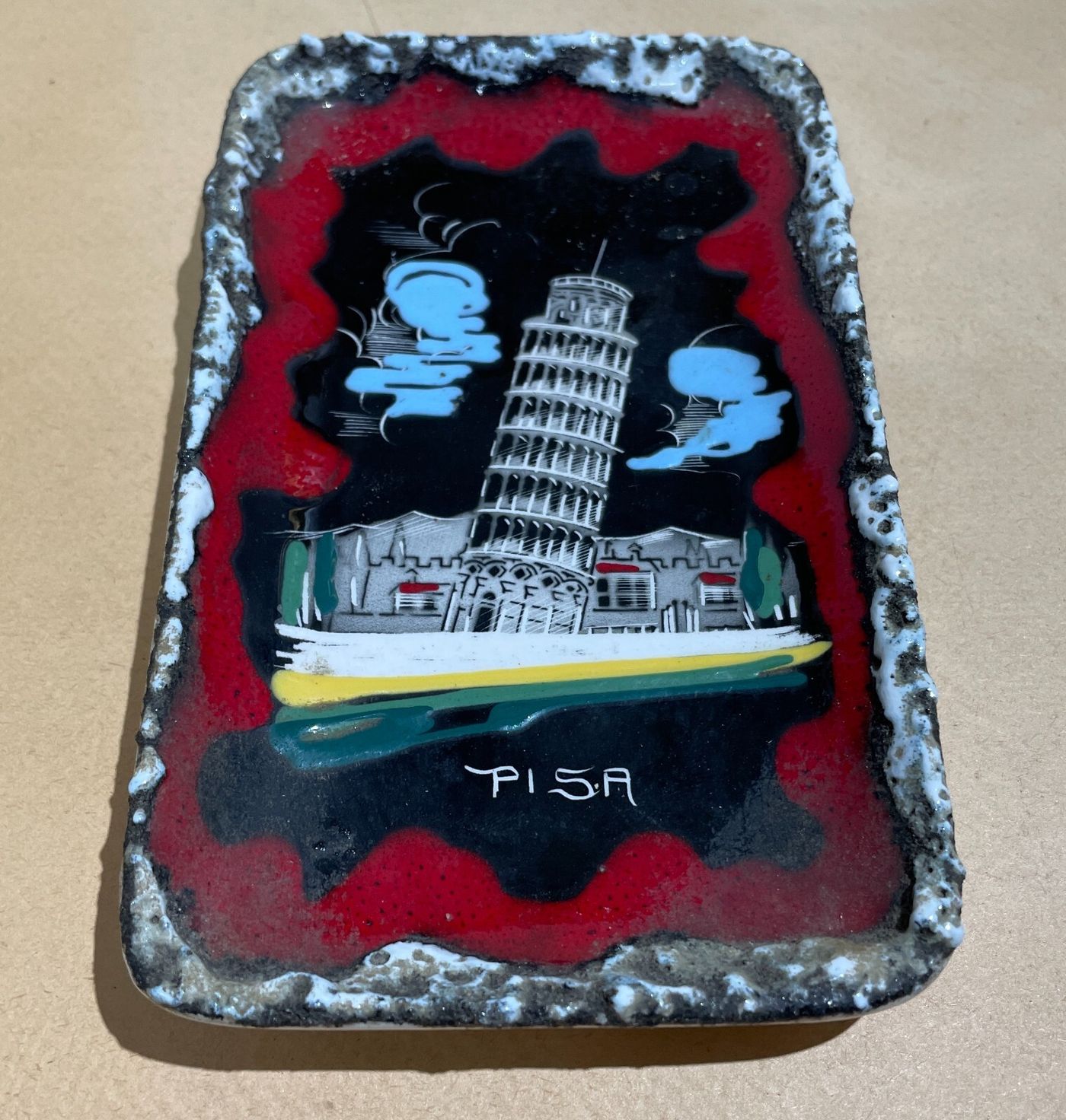 Arti Decorative Del '900: Piccolo Vassoio In Ceramica SAM Con Veduta Di Pisa