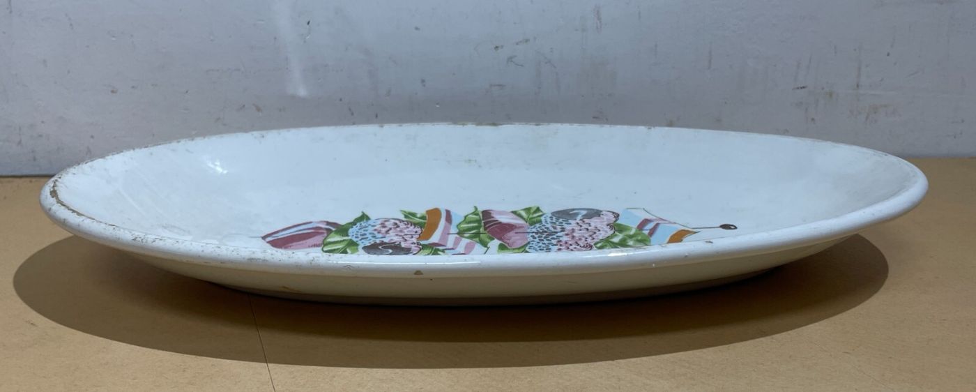 Cucina: Piatto Ovale In Ceramica Con Spiedino Di Carni