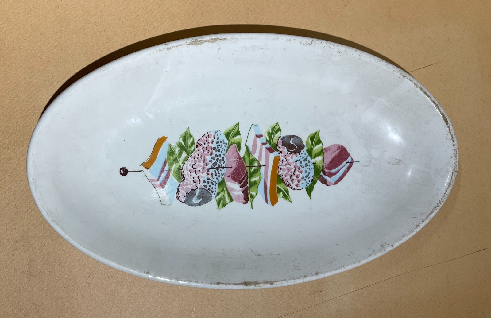 Cucina: Piatto Ovale In Ceramica Con Spiedino Di Carni