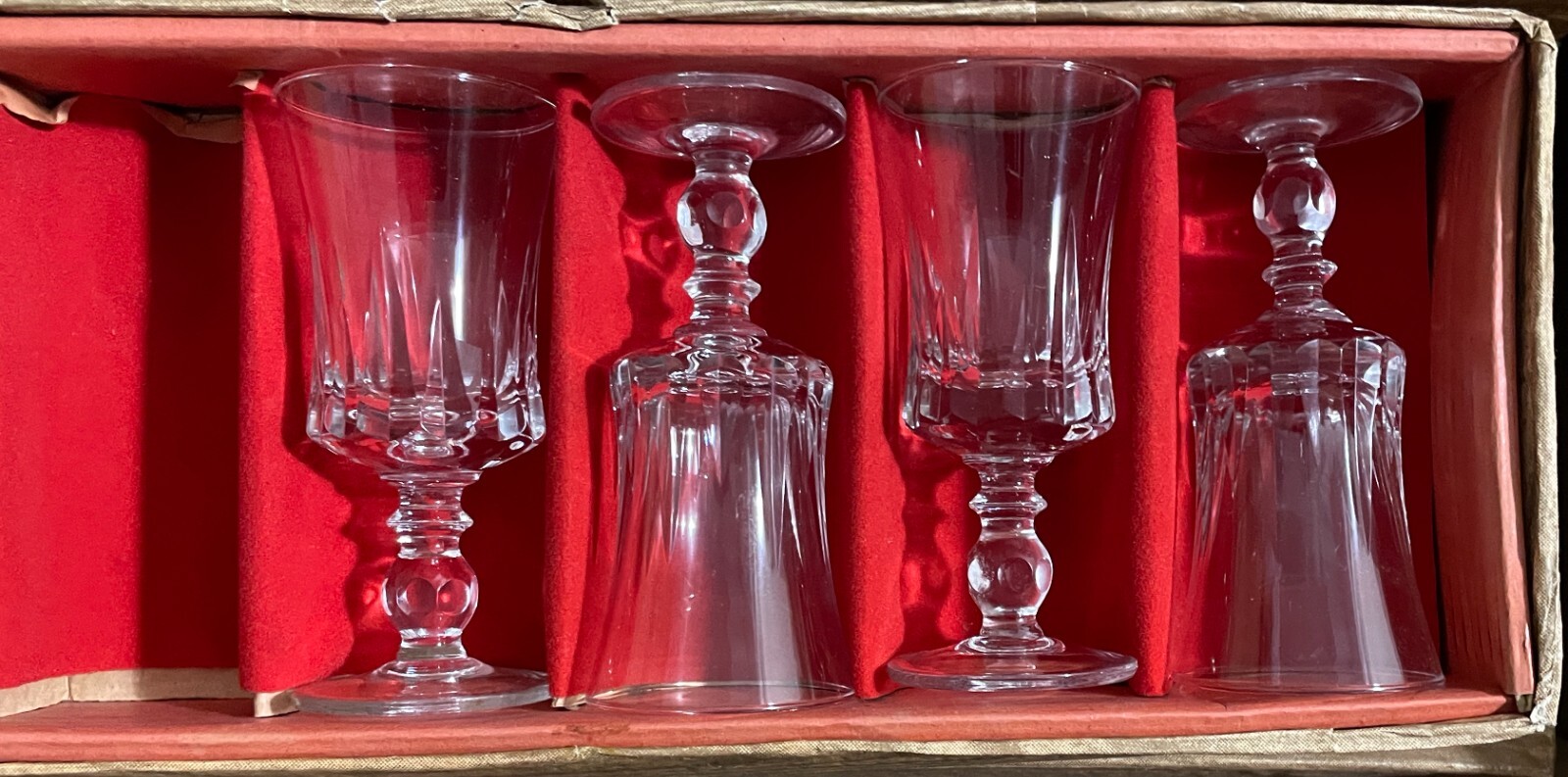 Vetri A Calice: Set Di 44 Bicchieri d'Epoca Serie Sebring