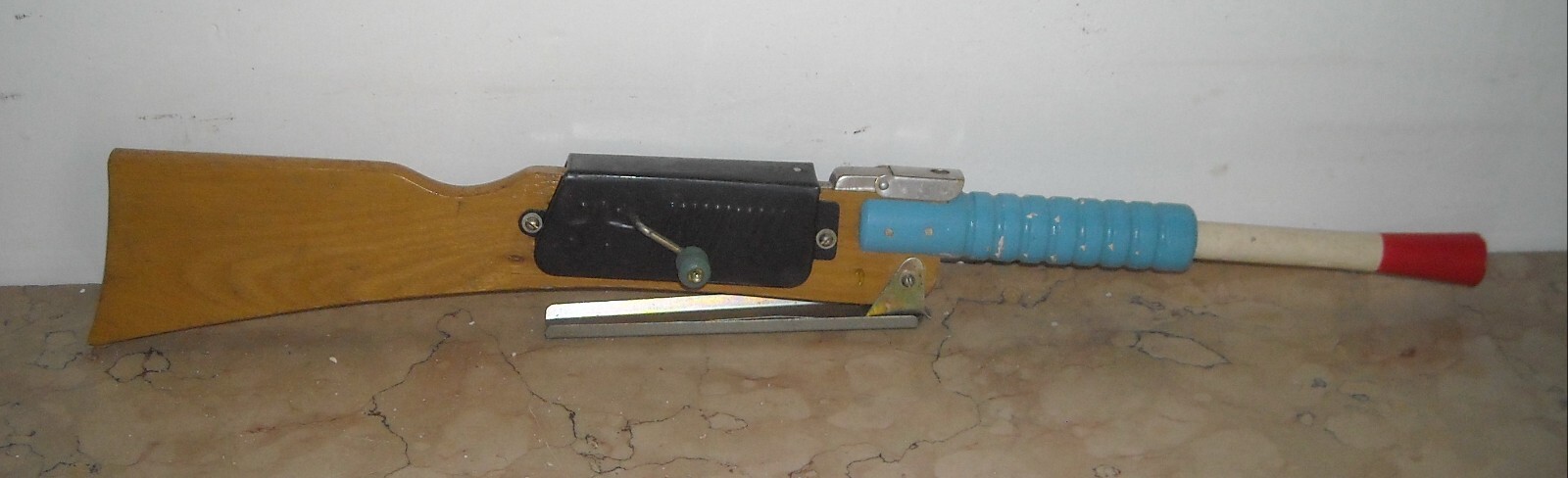 Fucile Giocattolo d'Epoca In Legno Policromo E Metallo