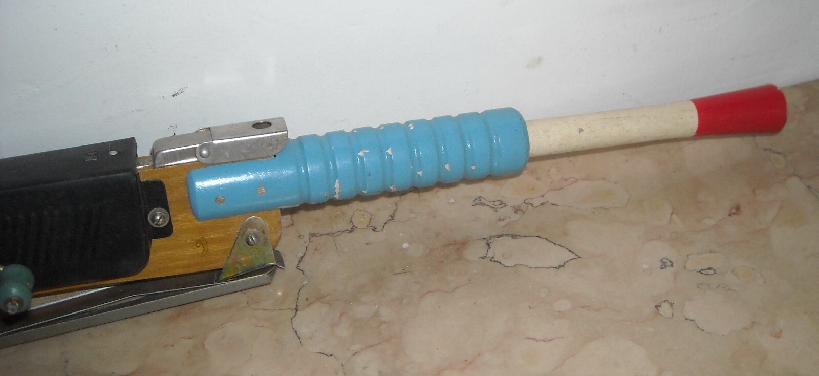 Fucile Giocattolo d'Epoca In Legno Policromo E Metallo
