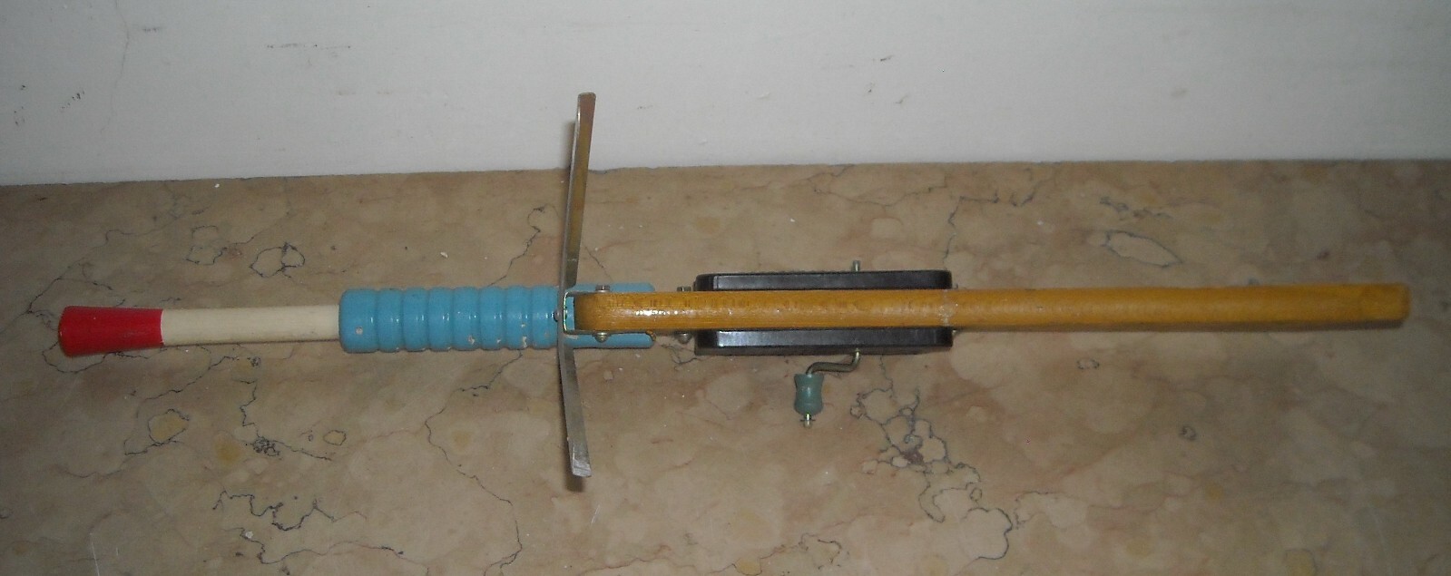 Fucile Giocattolo d'Epoca In Legno Policromo E Metallo